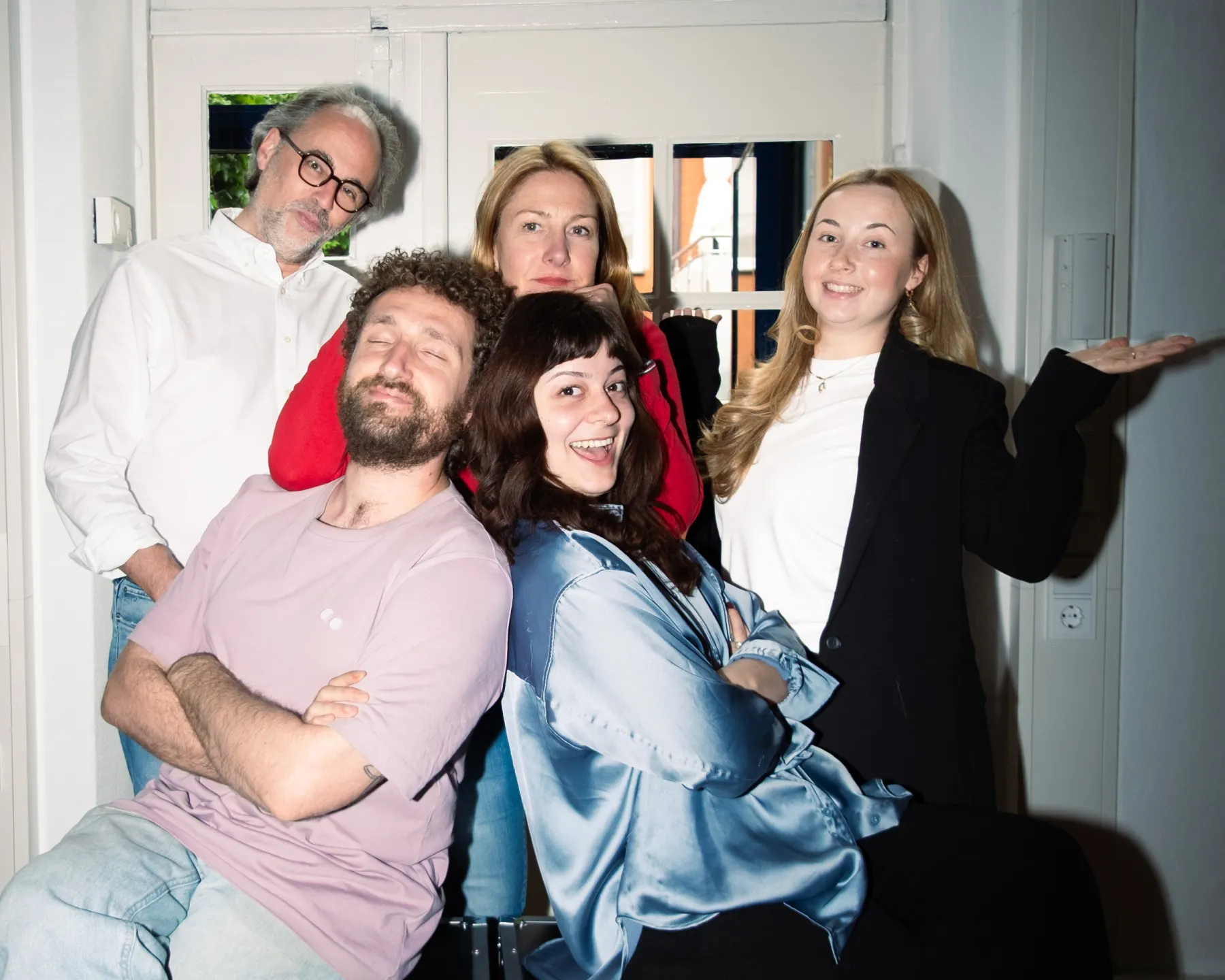 Lustiges Teamfoto von der Werbeagentur Schlösser & Co. Crew.