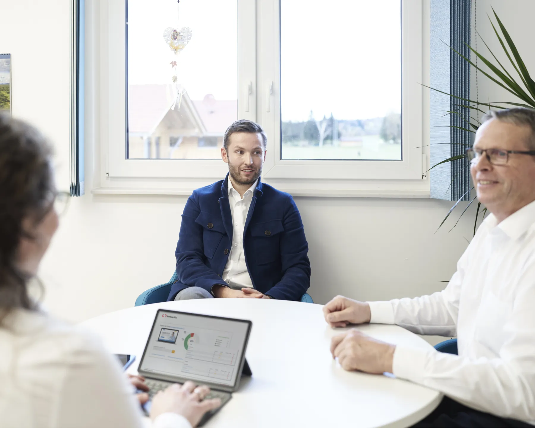 Das Führungsteam von betaMed bei der strategischen Analyse von Zielgruppen und Marktnischen im Healthcare-Bereich.